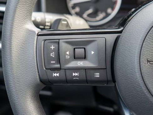 Used 2023 Nissan Rogue SV image 21