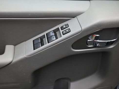 Used 2019 Nissan Frontier SL RWD image 14
