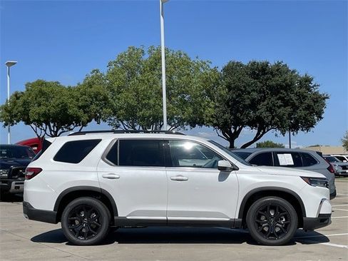 New 2025 Honda Pilot Touring image 3