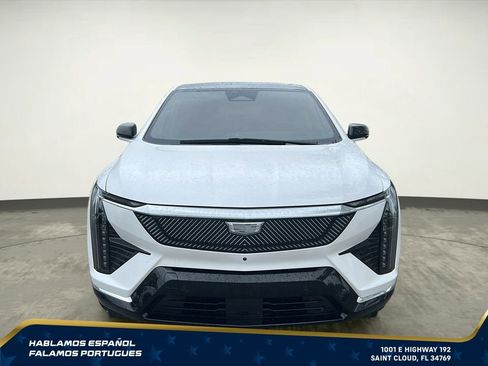 Used 2025 Cadillac Optiq Luxury 2 w/ LPO, Floor Liner Package AWD/4WD image 9