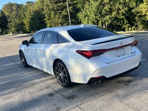 Used 2019 Toyota Avalon Touring FWD image 7