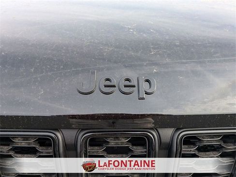 New 2025 Jeep Grand Cherokee Altitude image 10