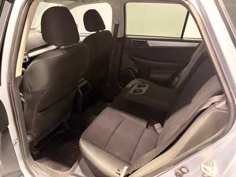 Used 2019 Subaru Outback 2.5i AWD/4WD image 6