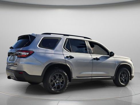 Used 2024 Honda Pilot TrailSport image 7