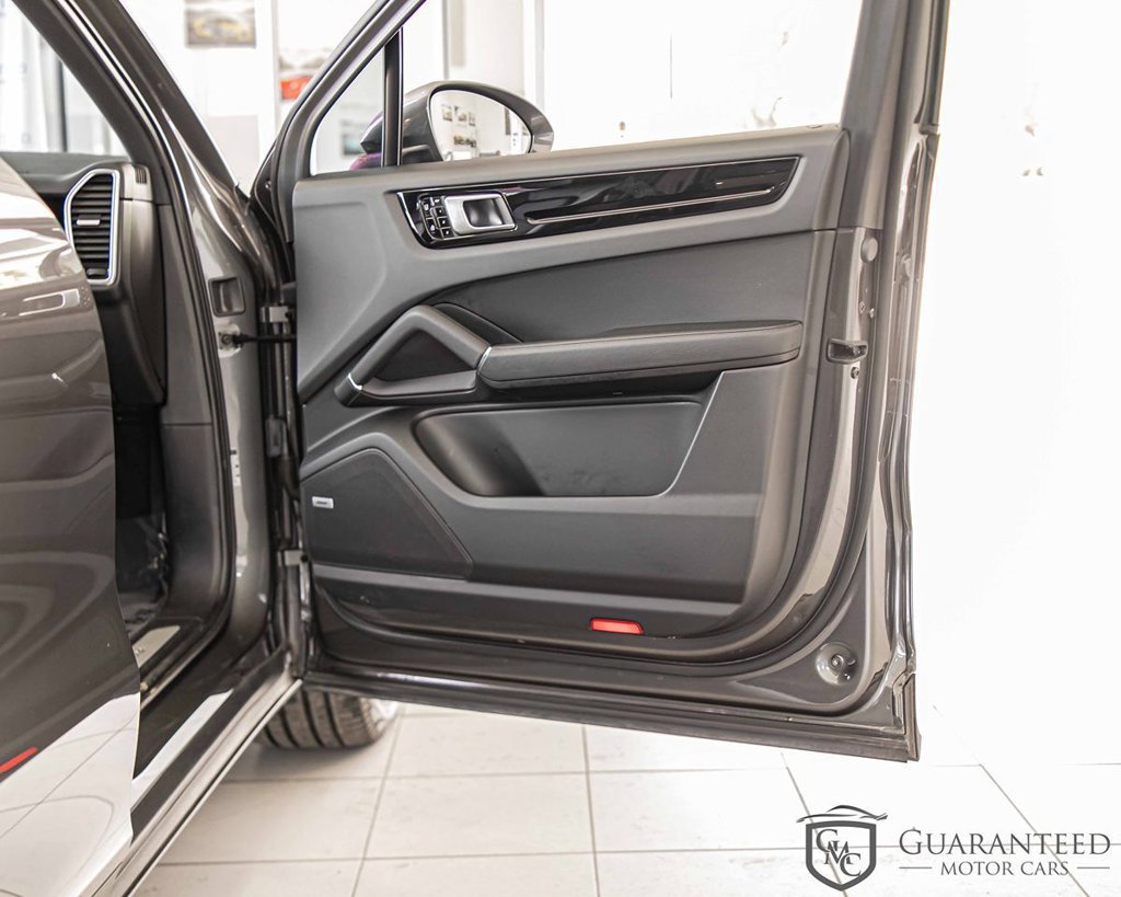 Used 2020 Porsche Cayenne E-Hybrid AWD/4WD image 45