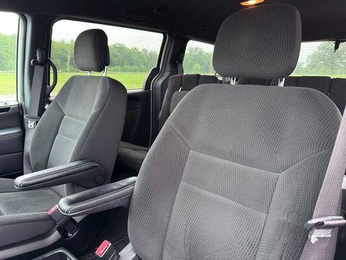 Used 2017 Dodge Grand Caravan SE FWD image 20