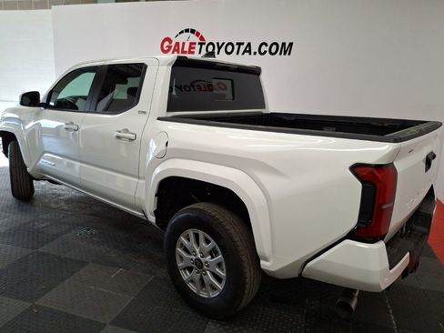 Used 2025 Toyota Tacoma SR5 image 10