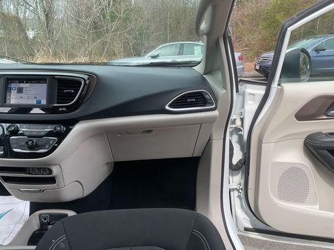 Used 2023 Chrysler Voyager LX FWD image 28