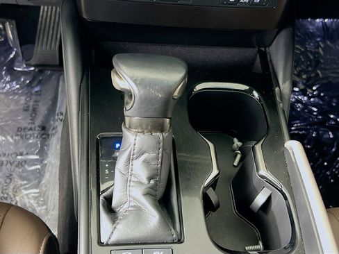 Used 2024 Lexus ES 300h w/ Premium Package FWD image 16