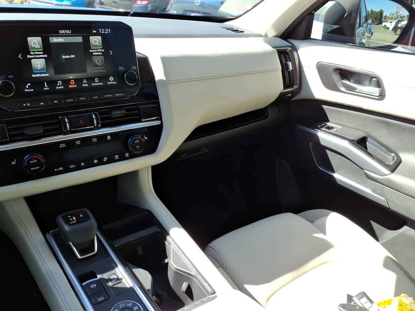 Used 2023 Nissan Pathfinder SL AWD/4WD image 15