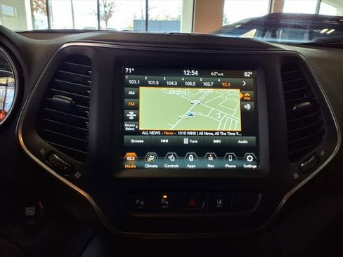 Used 2023 Jeep Cherokee Altitude Lux image 22