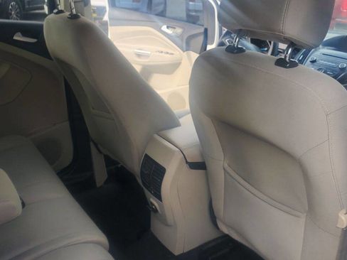 Used 2017 Ford Escape SE image 23