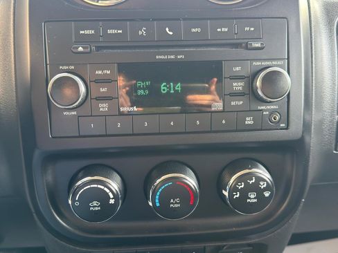 Used 2011 Jeep Patriot Latitude AWD/4WD image 18