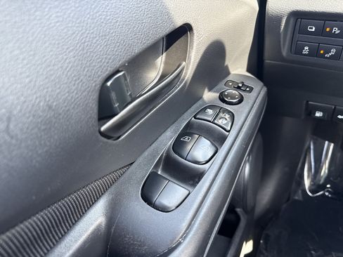 Used 2021 Nissan Kicks S FWD image 28