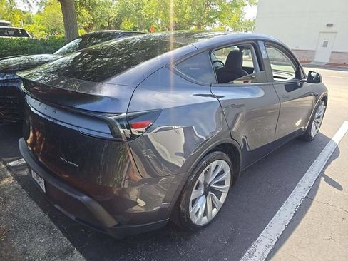 Used 2026 Tesla Model Y AWD image 3