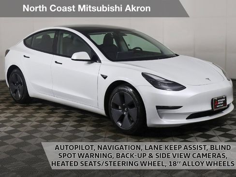Used 2022 Tesla Model 3 Standard Range image 1