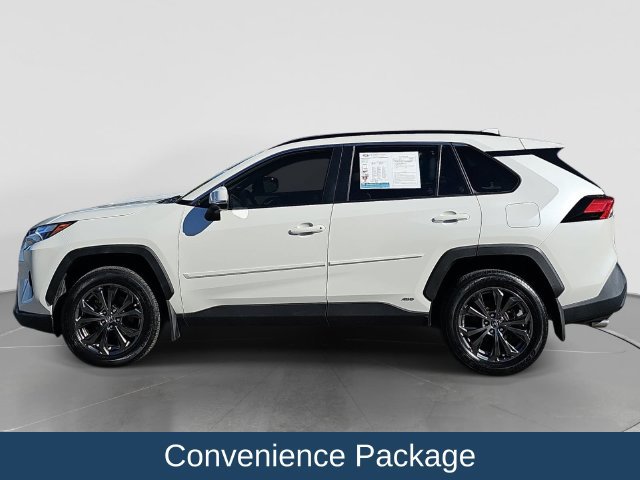 Used 2022 Toyota RAV4 XLE Premium AWD/4WD image 7