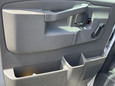 Used 2019 GMC Savana 3500 RWD image 23