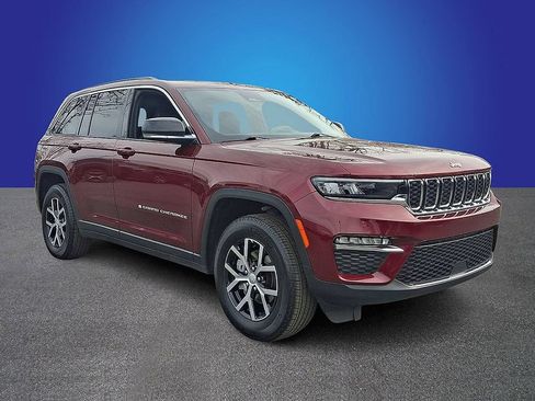 Used 2025 Jeep Grand Cherokee Limited AWD/4WD image 3