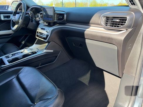 Used 2023 Ford Explorer XLT w/ Equipment Group 202A image 10