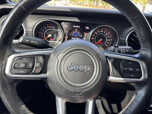 Used 2018 Jeep Wrangler Unlimited Sahara AWD/4WD image 27