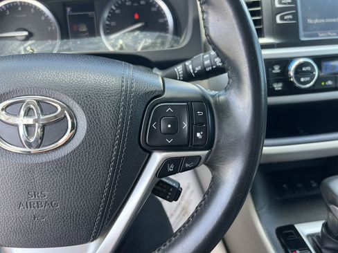 Used 2017 Toyota Highlander XLE AWD/4WD image 20