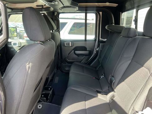 Certified 2021 Jeep Gladiator Sport AWD/4WD image 9