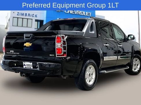 Used 2010 Chevrolet Avalanche LT w/ Luxury Package AWD/4WD image 8