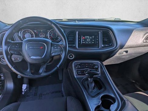 Used 2015 Dodge Challenger SXT image 18
