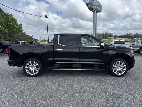 Used 2022 Chevrolet Silverado 1500 High Country w/ High Country Premium Package image 8