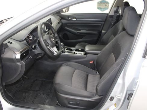 Used 2024 Nissan Altima 2.5 SV image 19