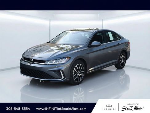 Used 2025 Volkswagen Jetta SE FWD image 1