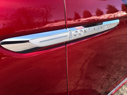 Used 2017 Lincoln Continental Reserve w/ Climate Package image 12