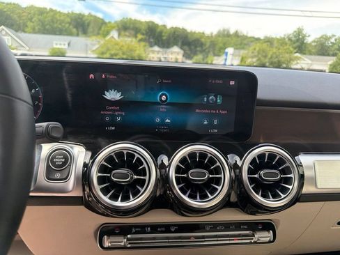 Used 2022 Mercedes-Benz GLB 250 4MATIC w/ Premium Package Lite image 29