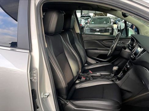 Used 2022 Buick Encore Preferred w/ Safety Package image 8