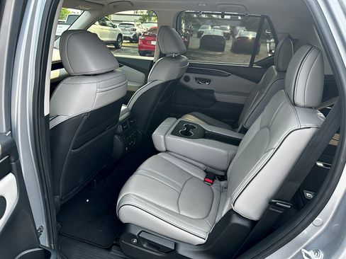 Used 2023 Honda Pilot Elite image 12