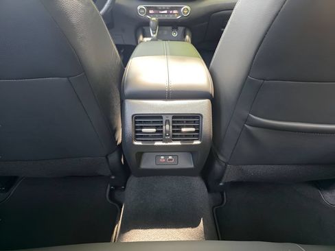 Used 2025 Nissan Altima 2.5 SL AWD/4WD image 9
