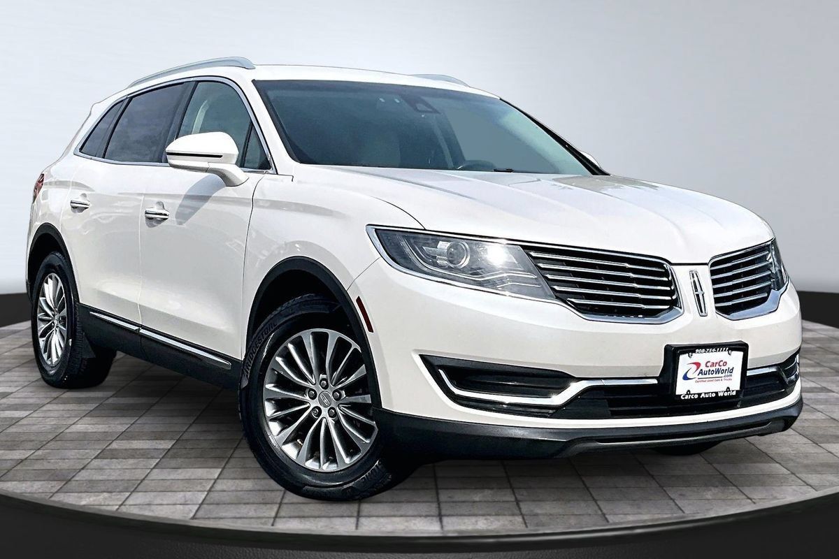 Used 2016 Lincoln MKX Select w/ Select Plus Package AWD/4WD image 3