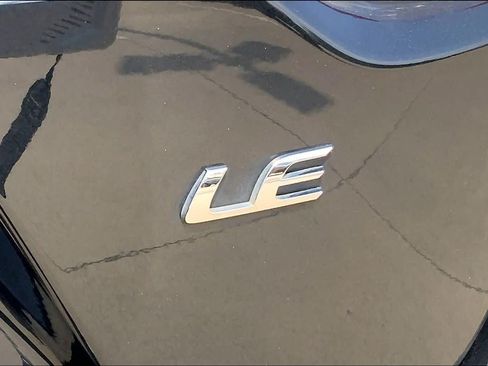 Used 2021 Toyota Corolla LE FWD image 10