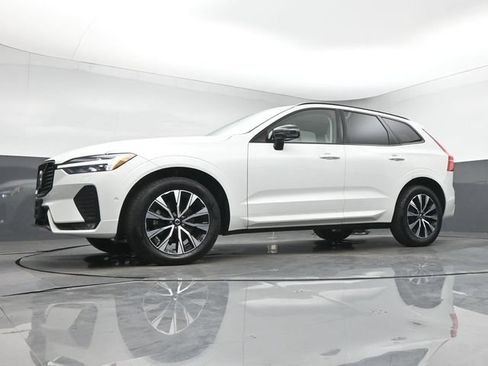 Used 2024 Volvo XC60 B5 Plus w/ Protection Package Premier AWD/4WD image 13