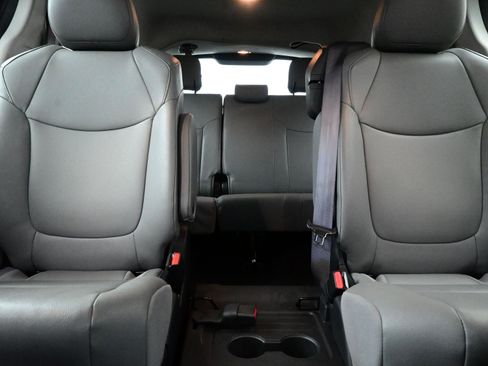 Used 2024 Toyota Sienna XLE image 16