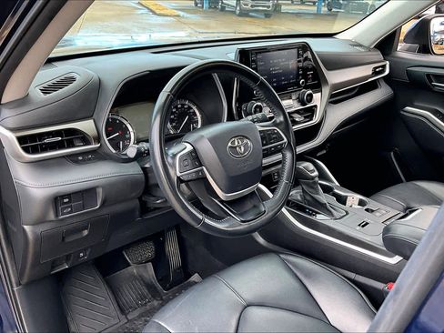 Used 2022 Toyota Highlander XLE image 17