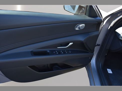 New 2026 Hyundai Elantra Limited FWD image 16