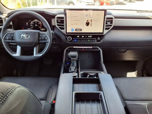 Used 2025 Toyota Tundra Limited AWD/4WD image 17