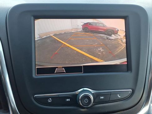 Used 2022 Chevrolet Equinox LS AWD/4WD image 9