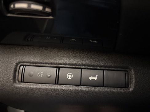 Used 2025 Nissan Pathfinder SV image 13