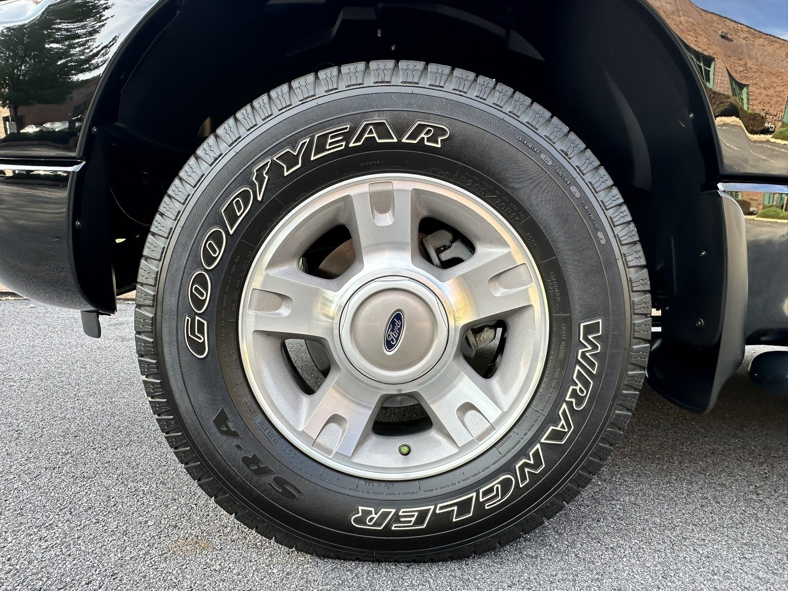 Used 2004 Ford Explorer Sport Trac 4x4 image 24