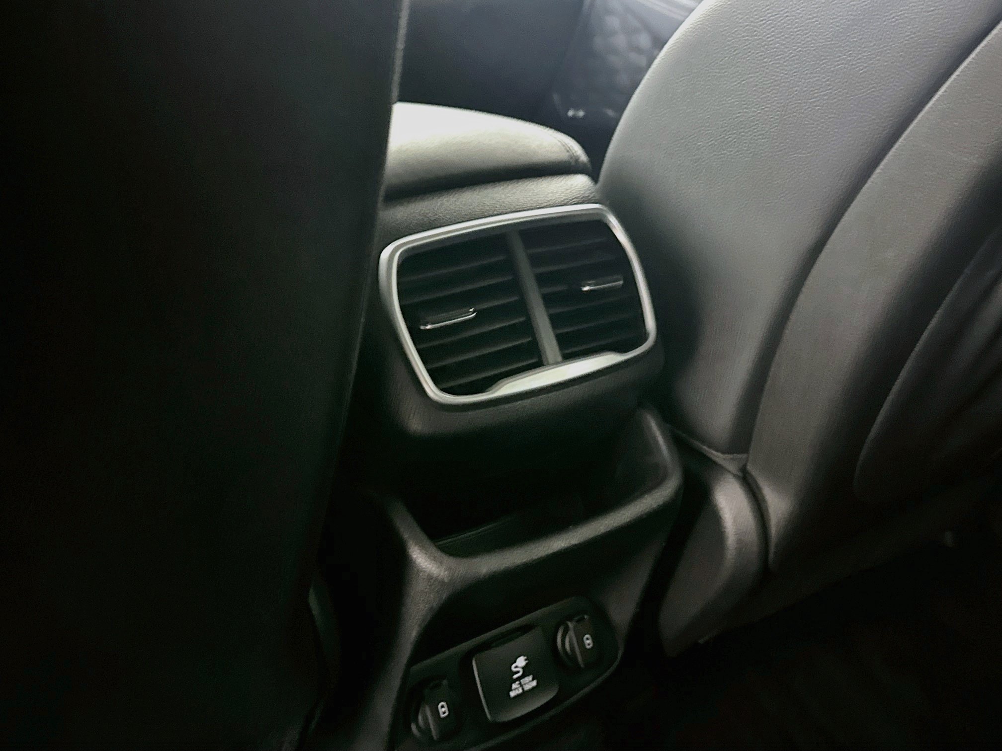 Used 2020 Hyundai Santa Fe Limited FWD image 28
