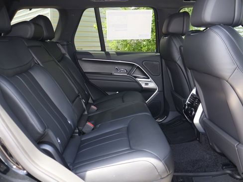 New 2025 Land Rover Range Rover SE image 17
