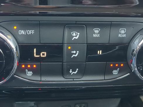 Used 2025 Chevrolet Trax LT w/ LT Convenience Package image 22